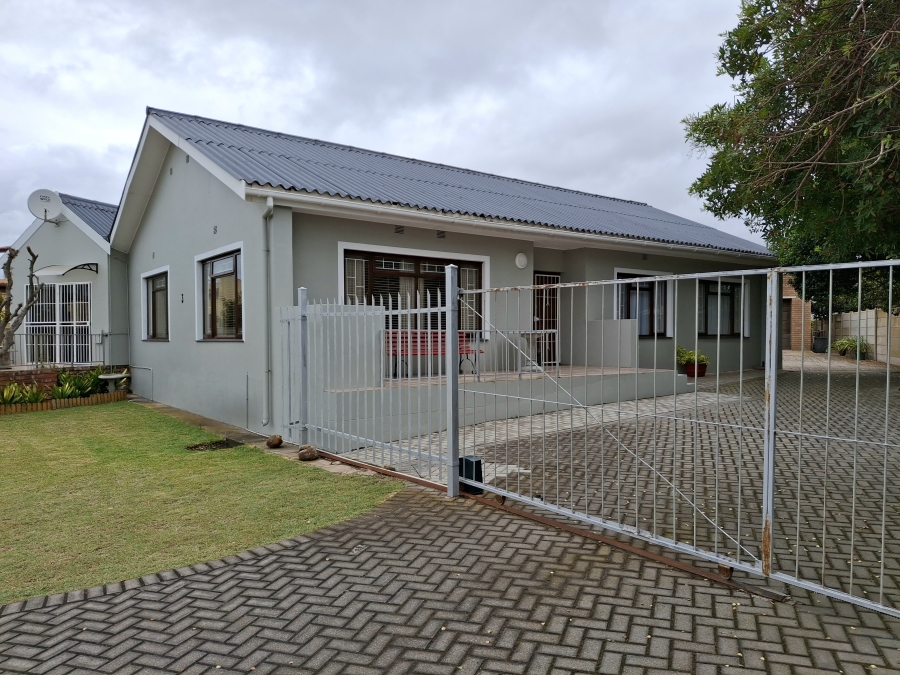 5 Bedroom Property for Sale in Hartenbos Central Western Cape